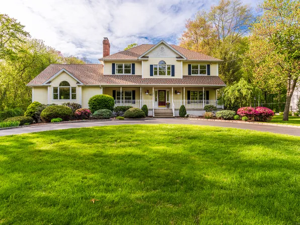 43 Roaring Brook Lane, Shelton, CT 06484