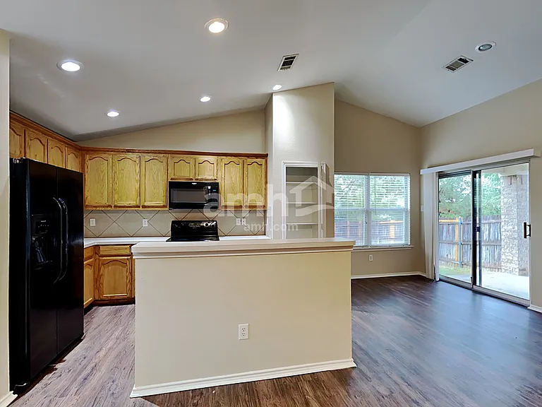 6436 Geneva Ln — Photo 3