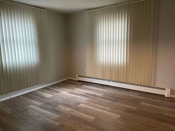 3rd image of 1868 Livingston St APT B7