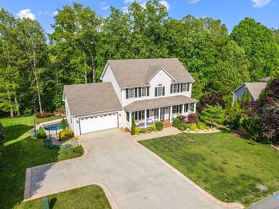 2nd image of 1316 Silver Creek Dr