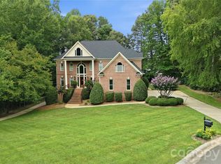 1009 Honors Ct, Waxhaw, NC 28173