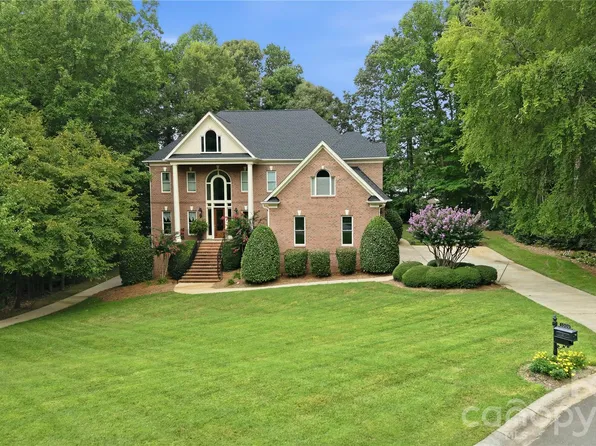 1009 Honors Ct, Waxhaw, NC 28173