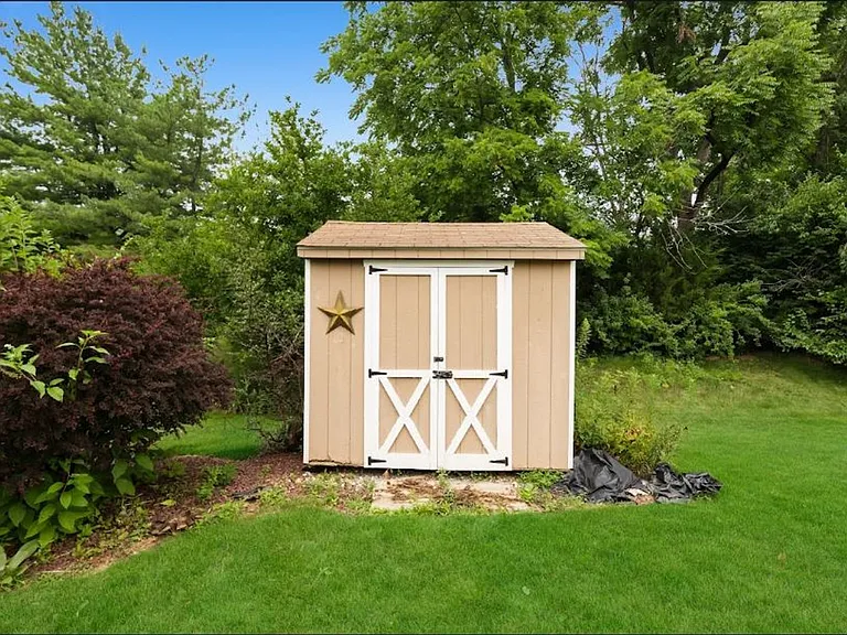 2235 Briarwood Dr — Photo 10