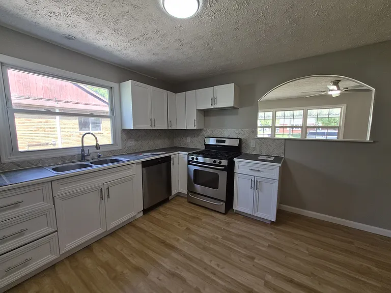 464 Carol Dr — Photo 10