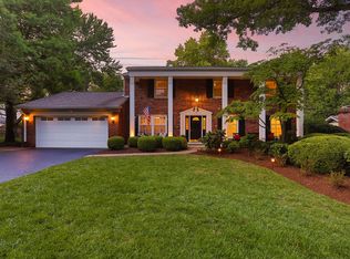 9 Flower Hill Dr, Saint Louis, MO 63122