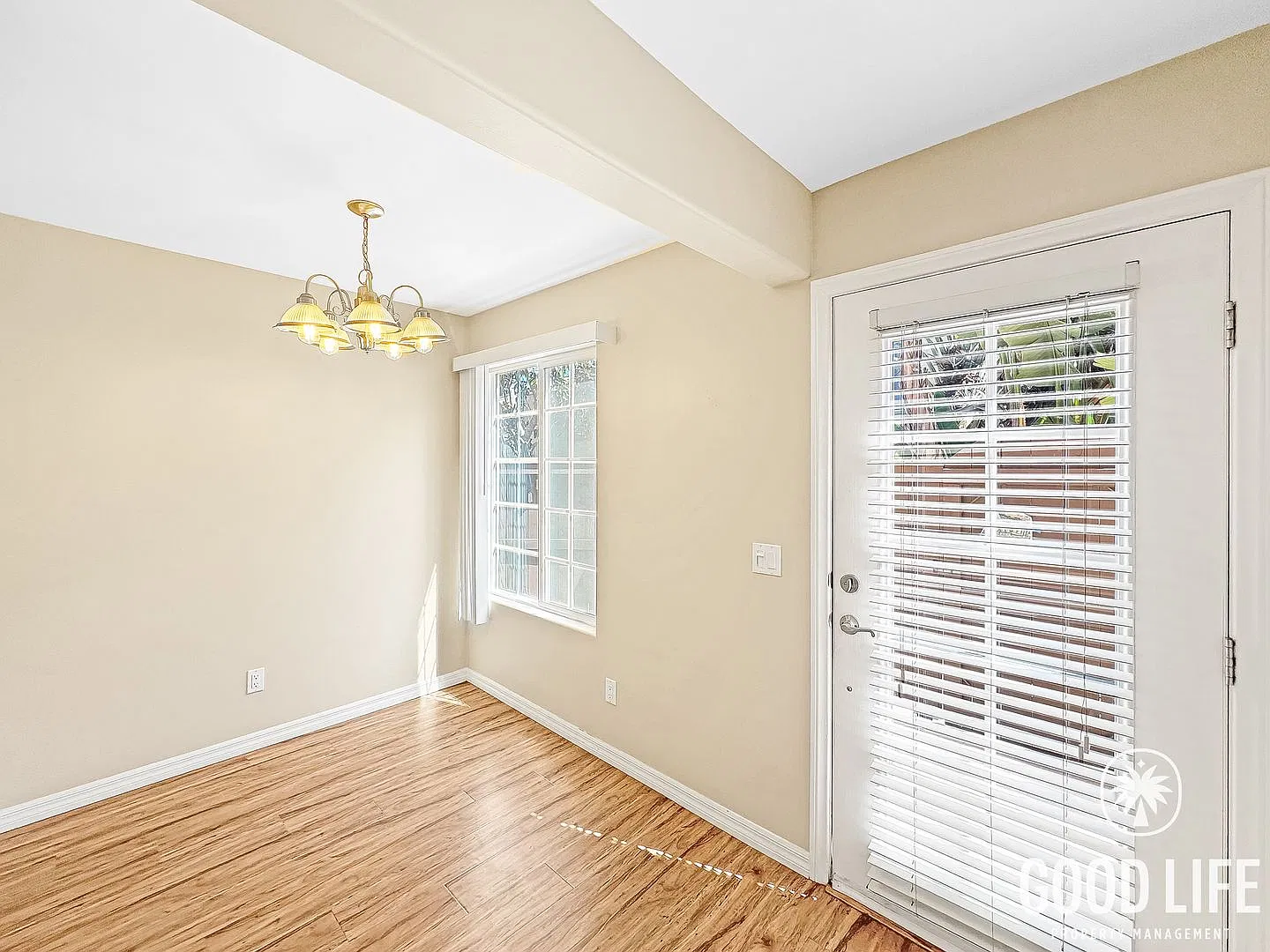 SD: Two-Story 2BD/2BA Corner Townhome in Clairemont w/ Wrap-Around Patio, In-Unit Laundry & Commu... — Photo 4