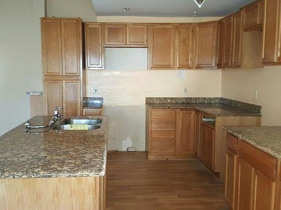 3rd image of 39 Honeysuckle Ln