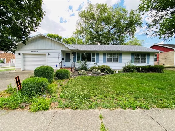 712 E Locust St, Olney, IL 62450