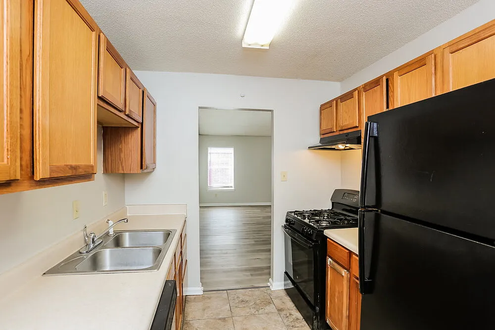 4 bed, 2.0 bath, 1443 sqft, $1,440 — Photo 4