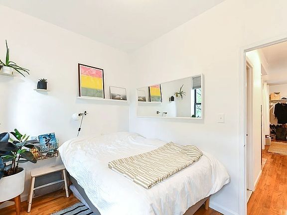 3rd image of 166 Orchard St APT 4C