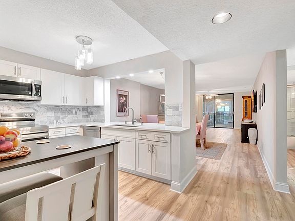 5th image of 15461 Pembridge Drive #205