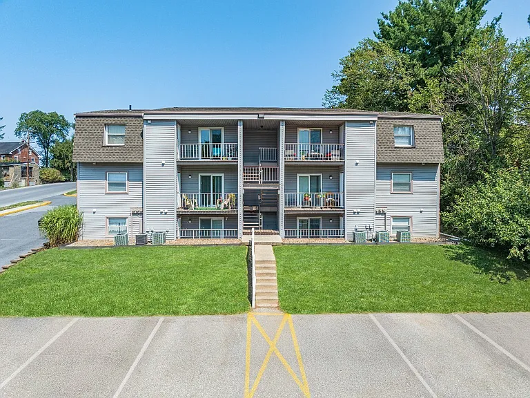 Colonial Glen — Photo 16