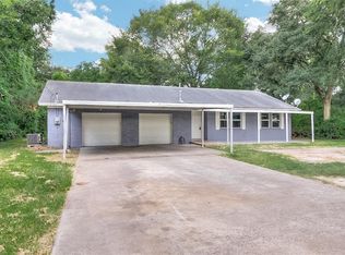 106 N 5th St, Highlands, TX 77562