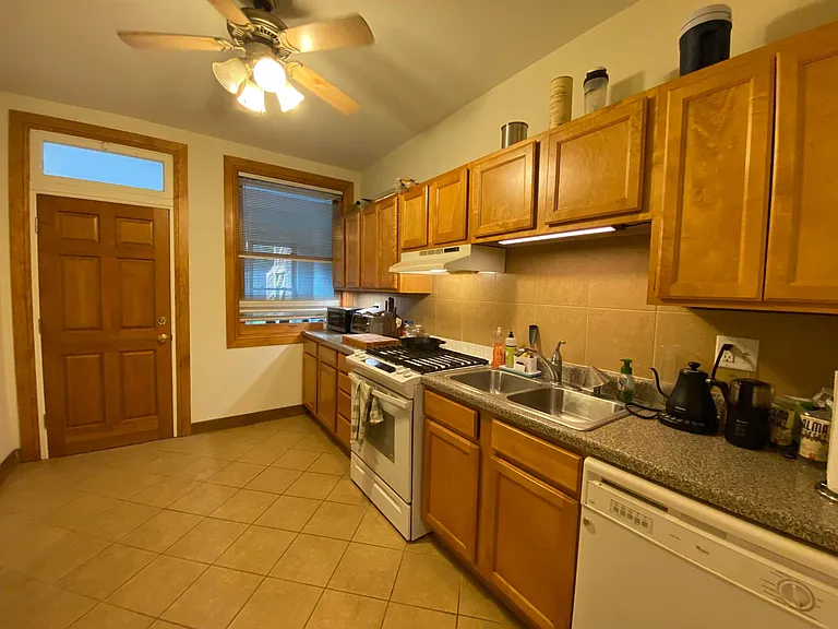 852 W Diversey Pkwy #2F — Photo 16