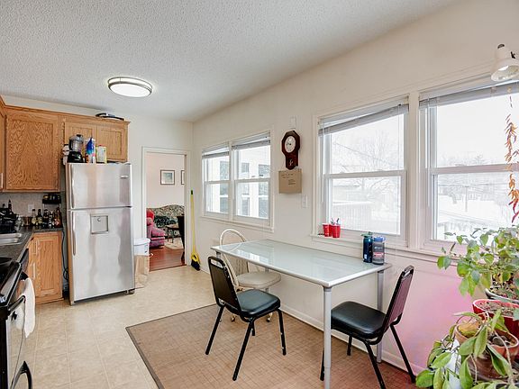 2nd image of 2097 Como Ave APT 1