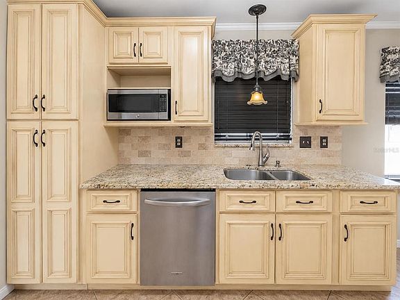 5th image of 6286 SW 110th St