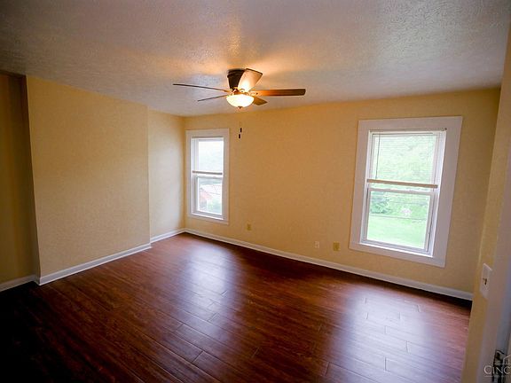 5th image of 160 1st St