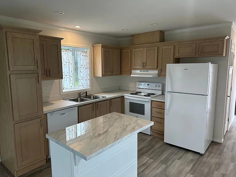 11925 Hillcrest Dr SE — Photo 18