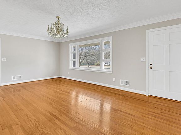 3rd image of 1142 Fox Squirrel Ridge Rd