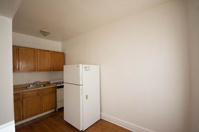 2nd image of 2432 N Linden Pl APT 109