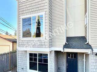 1029 NE 123rd St APT C, Seattle, WA 98125