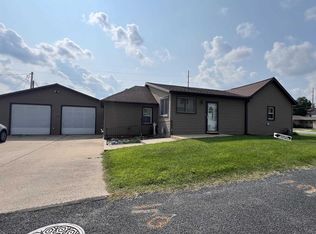 408 E Monroe St, Mauston, WI 53948