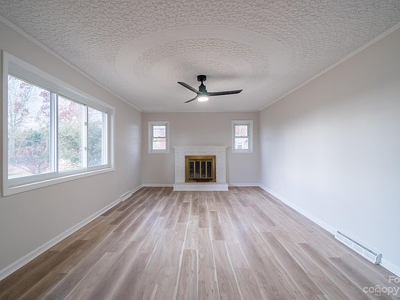 5th image of 143 Lakewood Ave