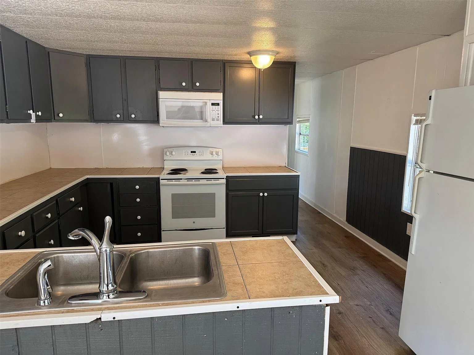 3 bed, 2.0 bath, 1234 sqft, $1,200 — Photo 4