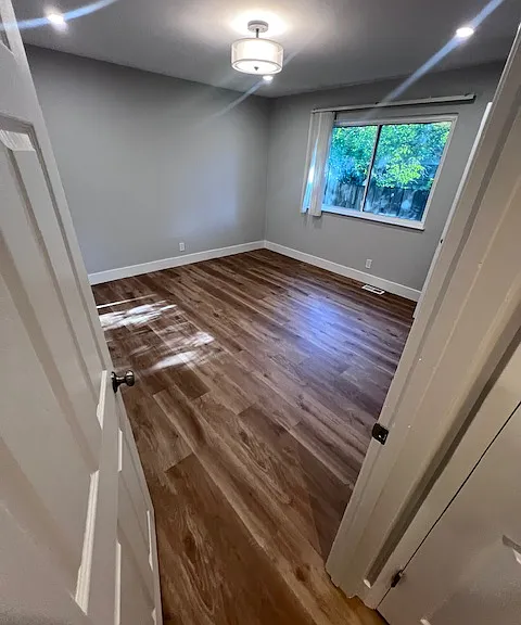 BIG bedroom with dimmable center light and Can lighting.
Convenient Vertical Blinds soon to receive up-scale wood valances