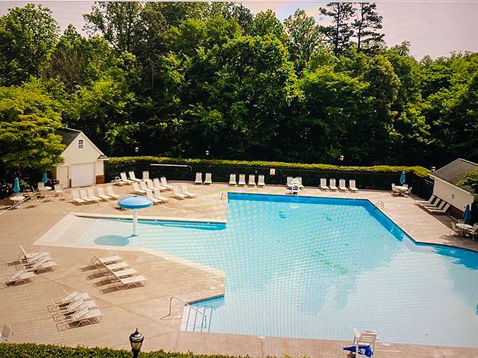 1st image of 18801 Oakhurst Blvd Unit 1B