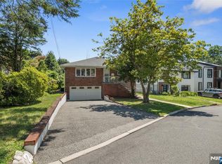 2 Henry St, Englewood Cliffs, NJ 07632