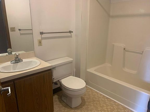2nd image of 617 W Elm St #16
