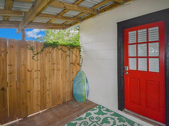 3rd image of 24 1/2 Marion Ave #24-1/2