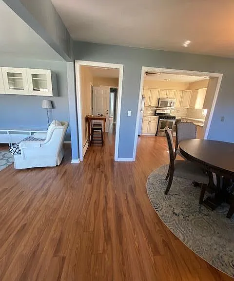 9 Howland Ave — Photo 2