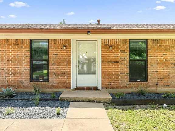 4th image of 2409 Glen Springs Way
