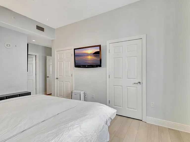 410 Evernia St #801 — Photo 17