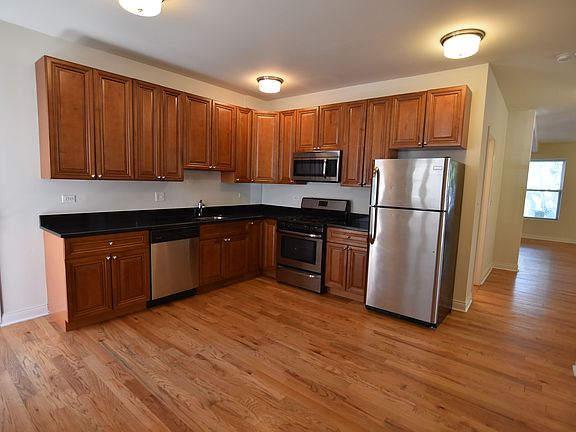 4th image of 2135 W Ainslie St #2137-2