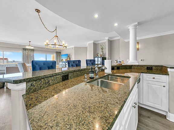 5th image of 770 Harbor Blvd Unit 7B