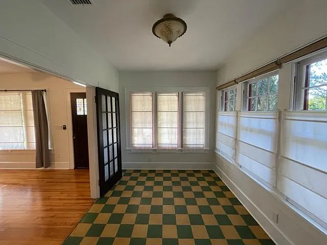 2741 Burlington Ave N — Photo 8