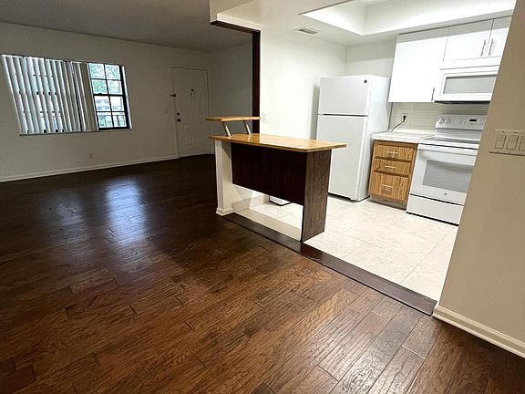 3rd image of 4205 Oak Terrace Drive #4205