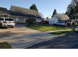 226 Quincy Dr, Levittown, PA 19057