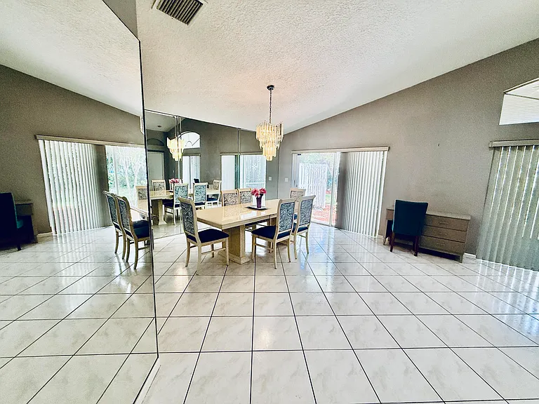 10921 Royal Caribbean Cir — Photo 12