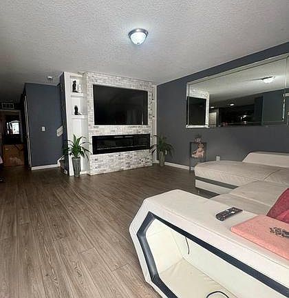 2nd image of 8441 MC GLOTHLIN Street