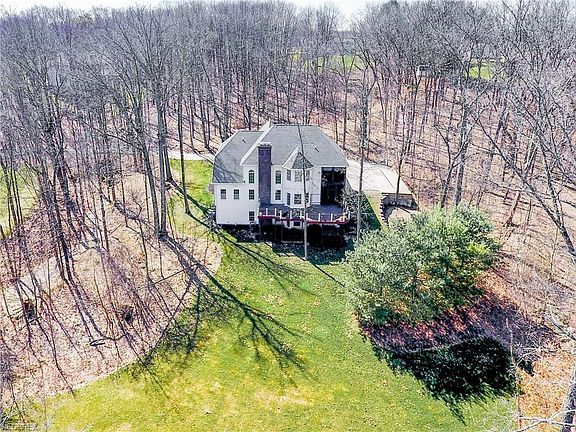 5th image of 563 Woodbrook Rd