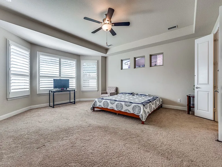 7340 Beranger Dr — Photo 17