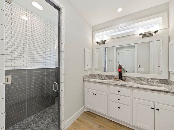 4th image of 1048 Creswell Ln