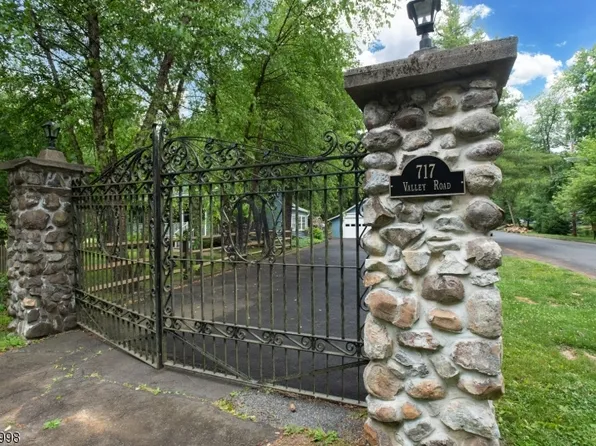 717 Valley Rd, Watchung Boro, NJ 07069