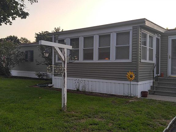 3rd image of 1040 Violet Ave Lot 35