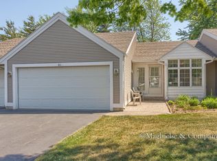 861 Clarewood Ct UNIT 11, Holland, MI 49423