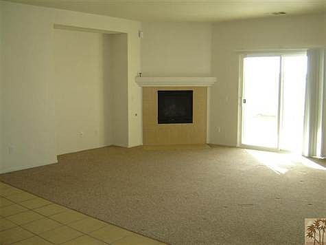 3rd image of 64043 Alpine St